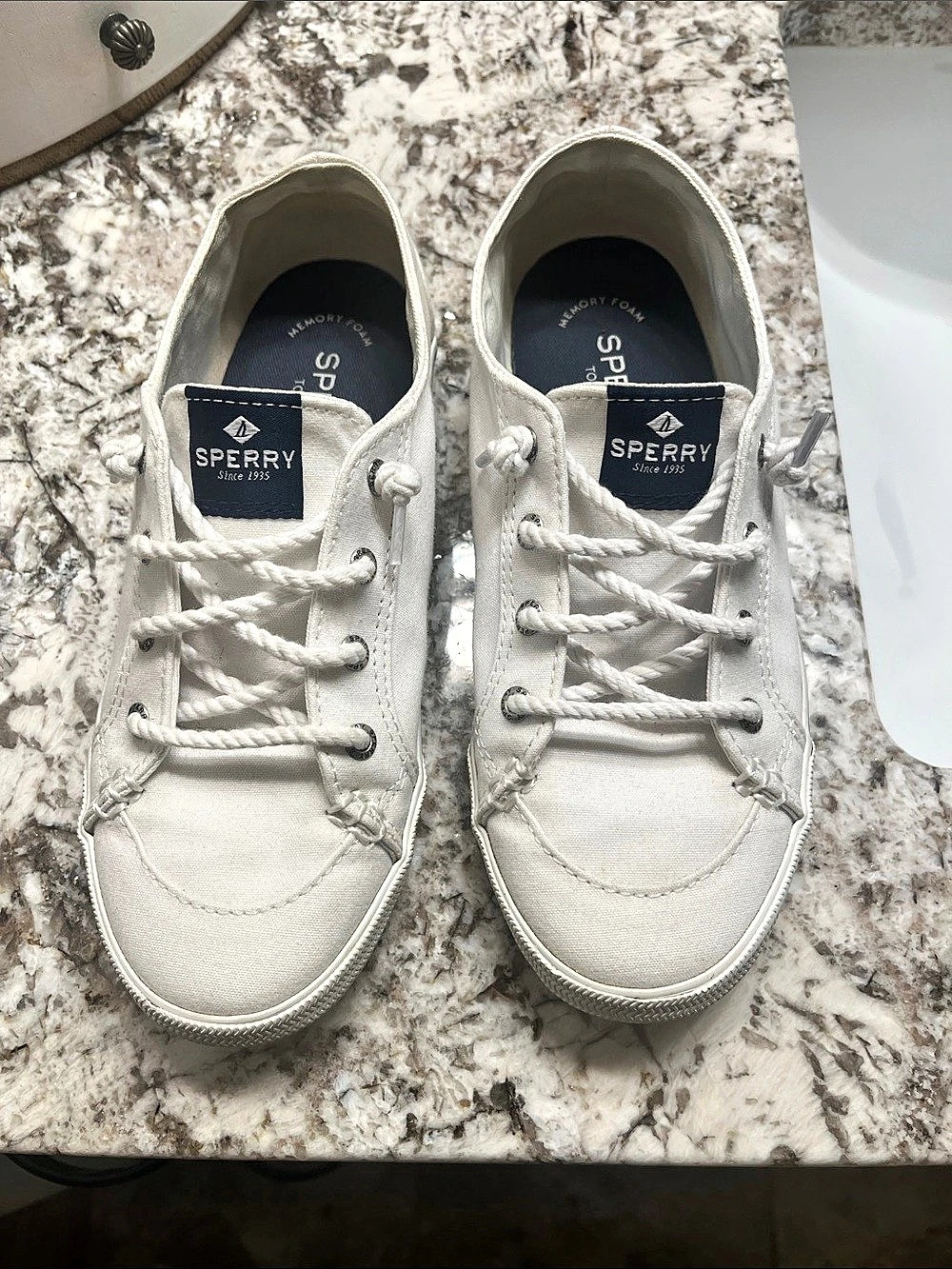 LIKE NEW!!Sperry Lounge LTT White Sneaker Sneakers US 6.5
$15